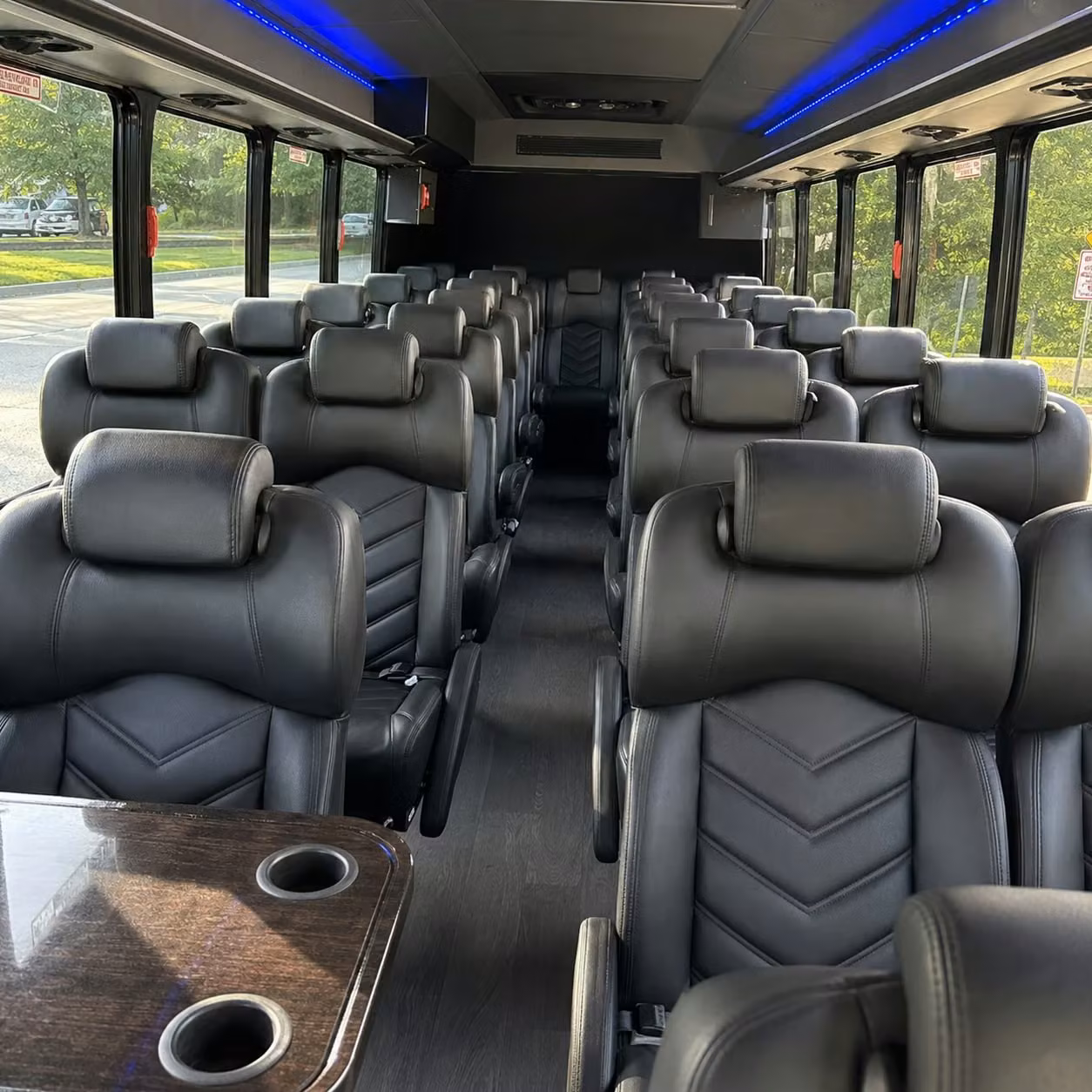 minibus rentals for davenport groups visiting the figge art museum